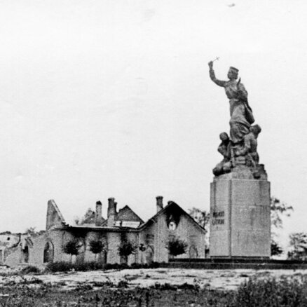 Atskats vēsturē: Latvijas romu traģēdija, Rēzeknes nopostīšana un lietuviešu varoņi Kurzemē