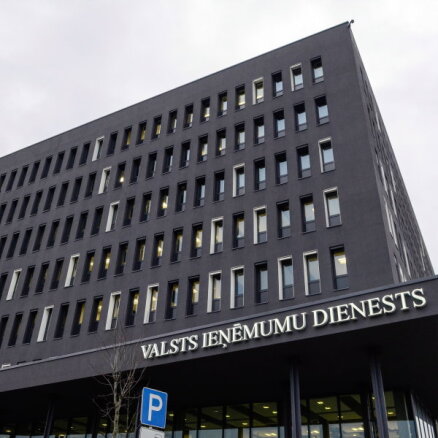 'Pretdarbojos tiešo vadītāju norādījumiem,' 'de facto' stāsta bijusī VID izmeklētāja Lūre