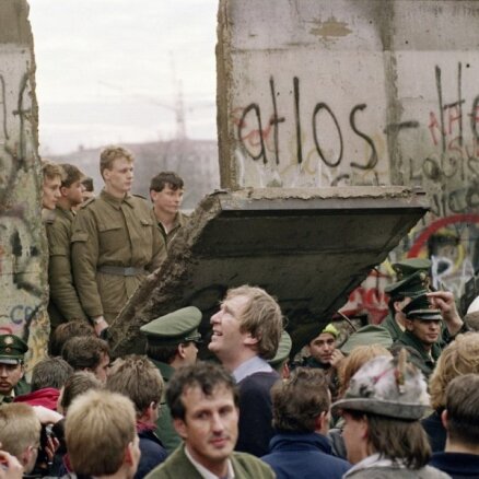 Aprit 25 gadskārta, kopš oficiāli sākta Berlīnes mūra nojaukšana