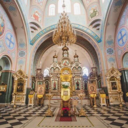 Jelgavas pareizticīgo katedrāle, kuras iekštelpas rotā grezni sienu gleznojumi