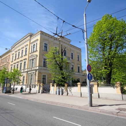 Miljardieris Avens iegādājies māju Rīgā, kur veidos privāto muzeju