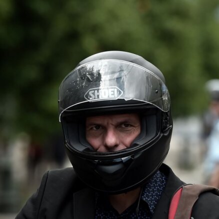 Министр финансов Греции Янис Варуфакис подал в отставку