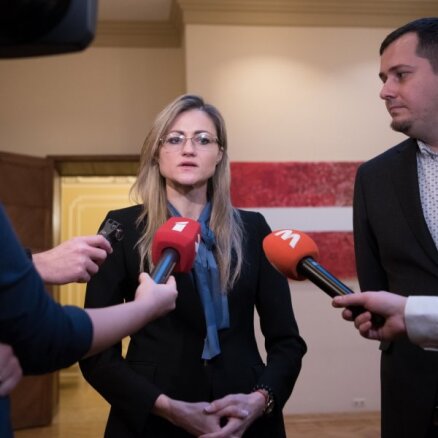 Saeima ievēl žurnālistus Kalderausku un Eglīti par NEPLP locekļiem