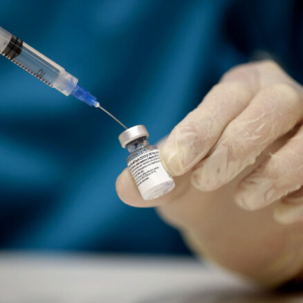 Piektdien pret Covid-19 vakcinēti 4426 cilvēki