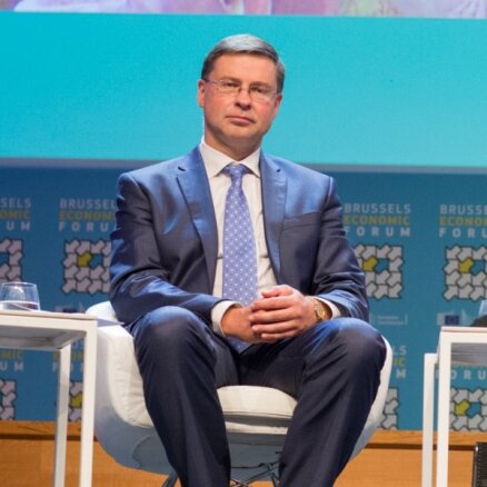Inflācijas augstākais punkts Eiropā jau ir aiz muguras, norāda Dombrovskis