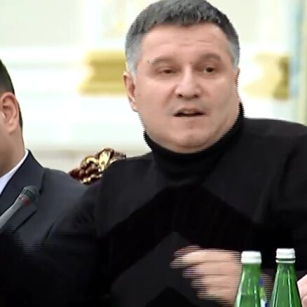 В сеть попало видео с Аваковым, кидающим стакан в Саакашвили