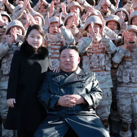 Ziemeļkoreja veido pasaulē spēcīgākos kodolieročus, dižojas Kims