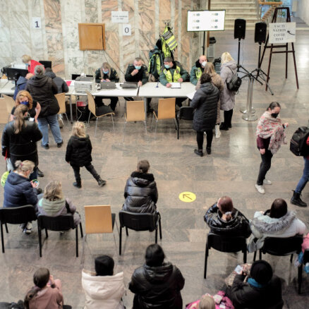 Работодатели предложили 177 вакансий украинским беженцам на бирже в Рижском центре поддержки