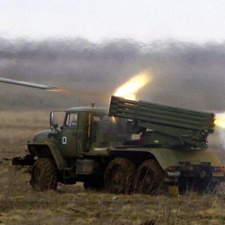 Ukrainā ar 'Grad' apšaudītas armijas pozīcijas; bojāgājuši 19 un ievainoti teju 100 (plkst. 23:27)