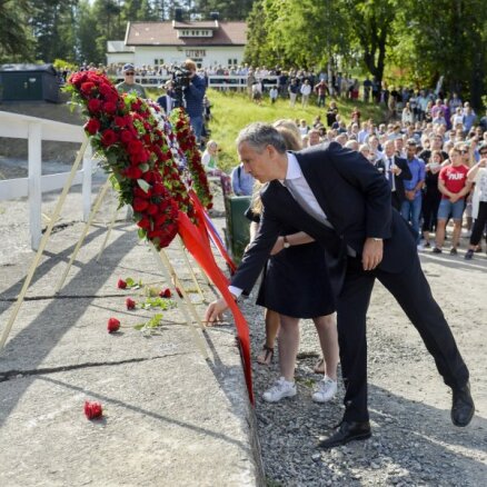 В Норвегии вспоминают жертв двойного теракта Брейвика
