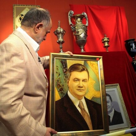 Януковича лишили звания президента Украины