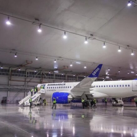 ФОТО: в Ригу прибыл новый самолет Bombardier