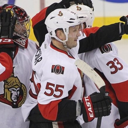 Daugaviņš paliek rezervē Otavas 'Senators' pirmajā NHL sezonas spēlē
