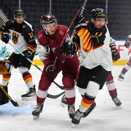 Latvijas U-20 hokeja izlase pārbaudes spēlē uzvar Vācijas vienaudžus