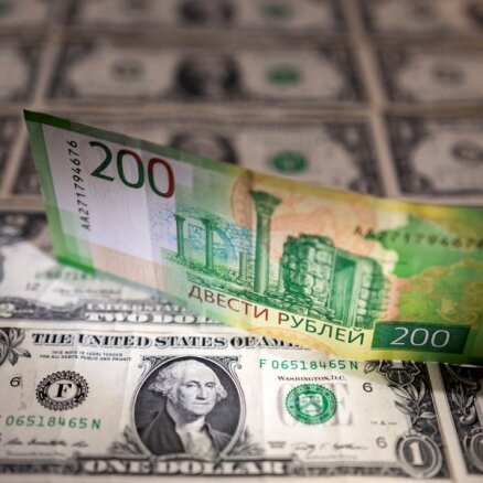 Krievijas bankas skaidras naudas deficīta dēļ neatsāk aktīvu valūtas tirdzniecību