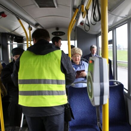Rīgas satiksme уменьшит штрафы за езду без билета