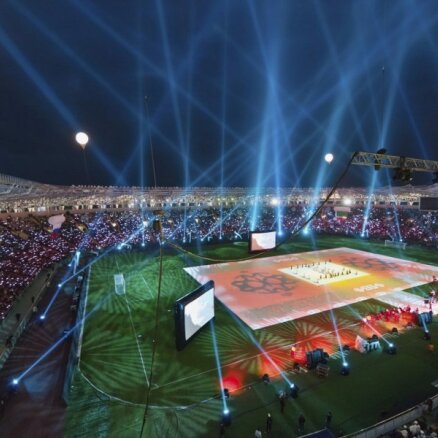 Ar olimpisku vērienu Groznijā atklāts futbola stadions