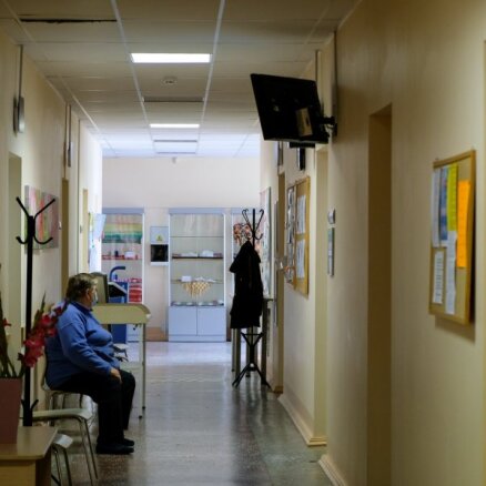 Algu tērē prakses uzturēšanai. Kāpēc puse ģimenes ārstu apsver pamest valsts medicīnu