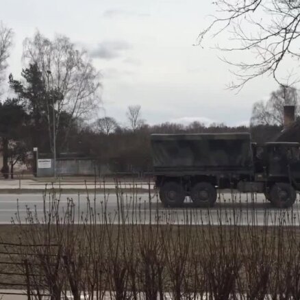 Latviju svētdien šķērso 40 ASV militārās tehnikas vienības