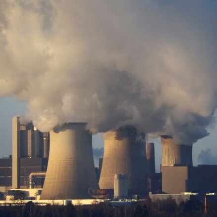 Vides aktīvisti iesūdz tiesā Vācijas valdību par klimata mērķu neievērošanu