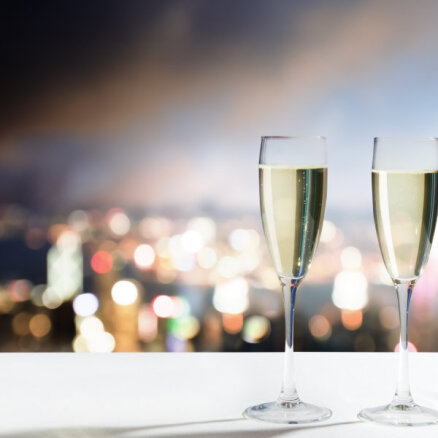 Vīna eksperts Pīters Līems: šampanieti nav iespējams baudīt 'nepareizi'!