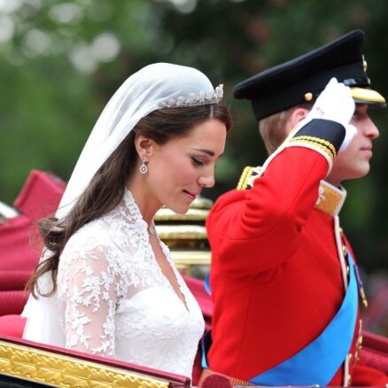 Lielbritānijas princis Viljams un viņa sieva Ketrīna privāti atzīmē pirmo kāzu gadadienu