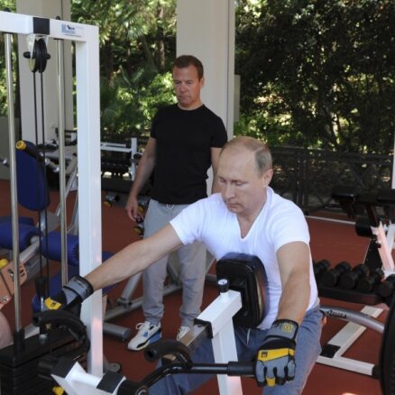 ФОТО, ВИДЕО: Путин и Медведев вместе сходили в спортзал и позавтракали