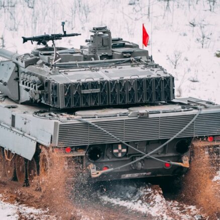 NATO valstis palielina munīcijas ražošanu; Ukrainai kopumā nodrošinās 48 tankus