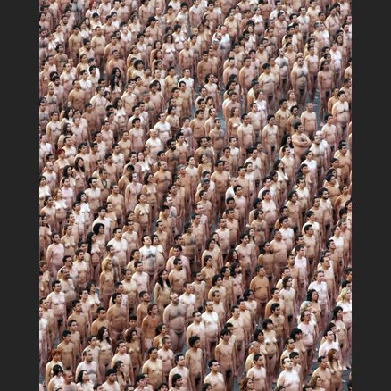 Побит рекорд "голой фотосессии": в Мехико разделись сразу 18000 человек (фото)