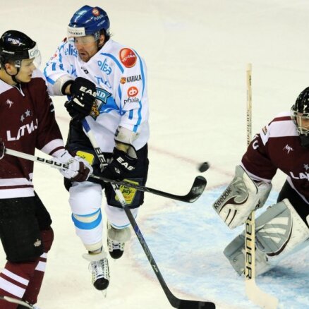 Latvijas  hokejisti negūst vārtus pārbaudes spēlē pret Somiju