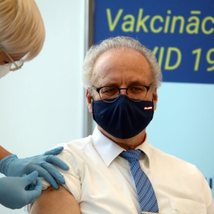 Valsts prezidents saņēmis 'AstraZeneca' vakcīnas pret Covid-19 otro devu