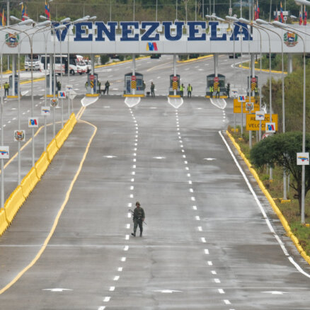 Starp Kolumbiju un Venecuēlu atvērts vairākus gadus slēgts tilts