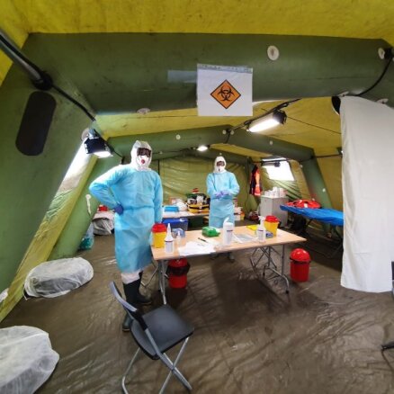 Turpmāk, testējot Covid-19, vairāk uzmanības veltīs riska grupām un slimnieku kontaktpersonām