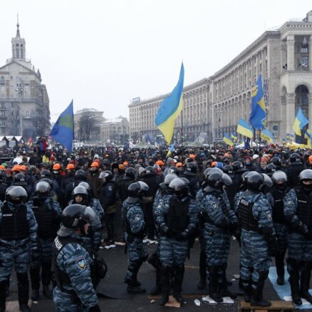 Украинский МВД призвал "Беркут" и Самооборону объединиться