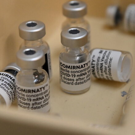 EZA plāno apstiprināt 'Pfizer'/'BioNTech' pielāgoto vakcīnu pret omikrona paveidiem