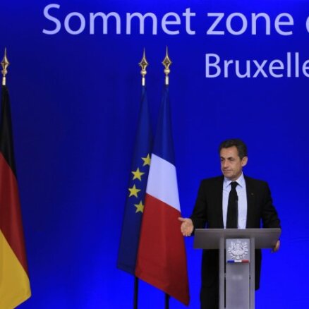 Francijas prezidents ES samitu nodēvē par pēdējo iespēju atrisināt eiro krīzi