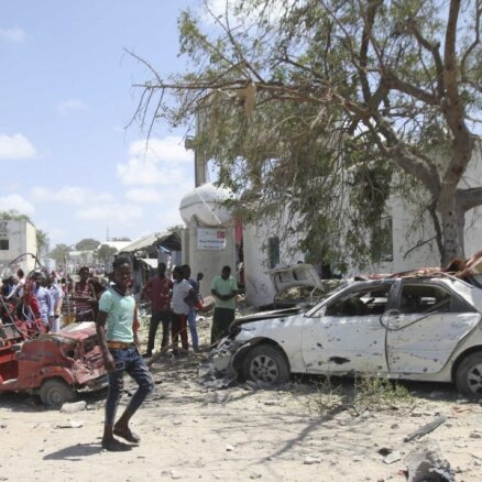 Somālijas galvaspilsētas valdības ēkā iebrauc auto, nogalinot vismaz sešus cilvēkus