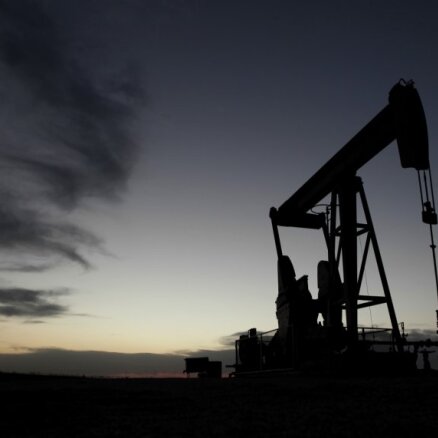 OPEC+ vienojas par turpmāku ieguves apjomu pakāpenisku palielināšanu