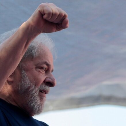 Лула да Силва принял присягу президента Бразилии. Проигравший Болсонару улетел в США