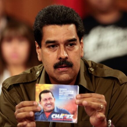 Venecuēlas prezidents atzīstas, ka mēdz gulēt pie Čavesa kapa
