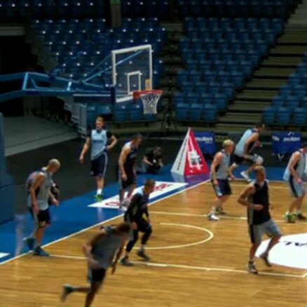 Video: Igaunijas basketbola izlase pirms 'Eurobasket 2015' uzspēlē ar faniem