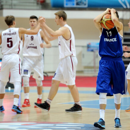 Latvijas U-18 basketbola izlase uzvar Franciju, sasniedzot Eiropas čempionāta ceturtdaļfinālu