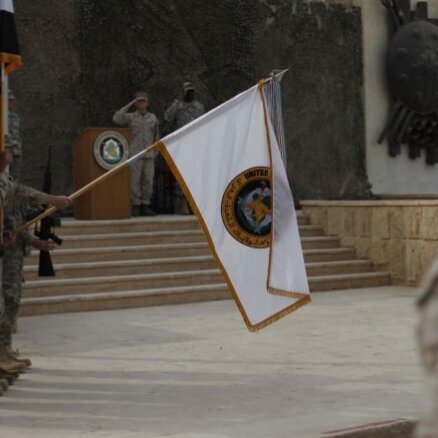 В Багдаде спущен флаг США: война в Ираке окончена