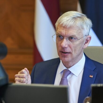 Pret Covid-19 vakcīnu saņēmušiem būs 'vieglāka un brīvāka dzīve', akcentē Kariņš