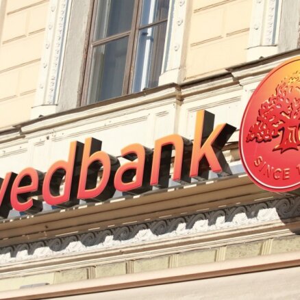 Komercbankas sanikno 'nolikto atslēgu' likums; 'SEB' un 'Swedbank' aptur ģimeņu mājokļu programmu