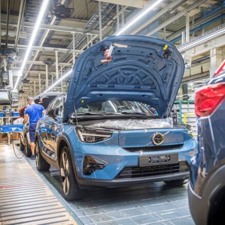 'Volvo' atzīst, ka elektroauto ražošana rada par 70% lielāku piesārņojumu