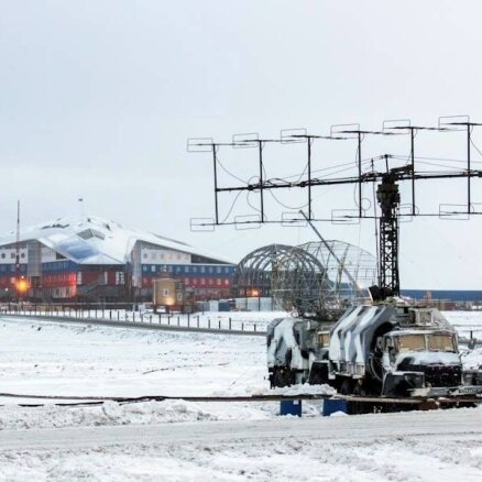 Foto: Krievija Arktikā būvē iespaidīgas karabāzes un lidlaukus