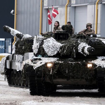 12 valstis gatavas Ukrainai nodot aptuveni 100 'Leopard' tanku, ziņo 'ABC News'