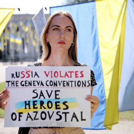 ФОТО: В Риге прошел пикет против террористической деятельности России в Украине