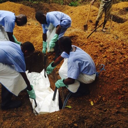 UNICEF: pirmais ar Ebolas vīrusu inficējās divus gadus vecs zēns no Gvinejas